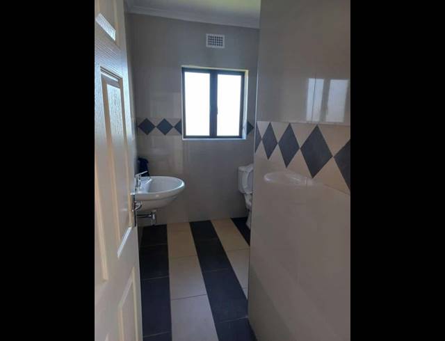 2 BEDROOM PROPERTY TO RENT IN UMKOMAAS